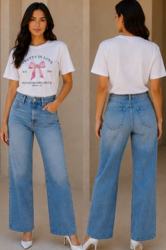 T-SHIRT LAÇO E PERÓLA - MODELAGEM REGULAR - COR BRANCO - EmpodereTee