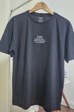 T-shirt Premium - 100% algodão - O amor de Deus na internet