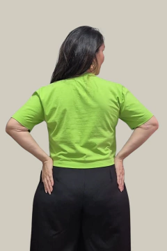 Camiseta cropped feminina 100% algodão premium (mais ajustado ao corpo)- Verde bandeira - EmpodereTee
