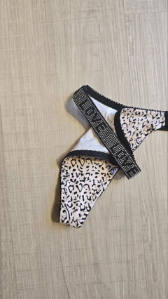 Less Love Strass Animal Print - comprar online