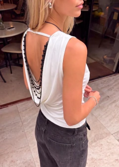 Musculosa Buche con Cadena en internet