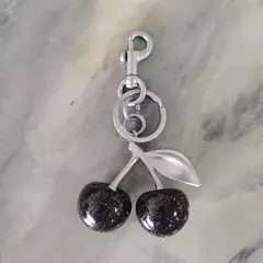 Charm cherry negro plateado en internet