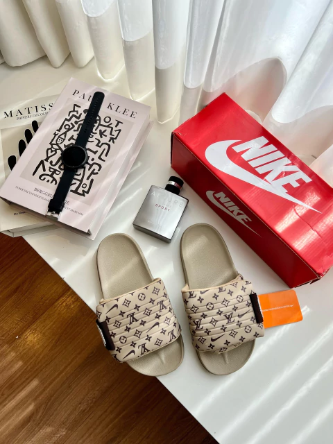 CHINELO NIKE OFFCOURT ADJUST LV OFF - comprar online