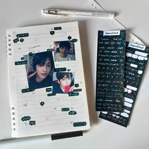 Cartela de adesivos balões de fala e mensagens preto