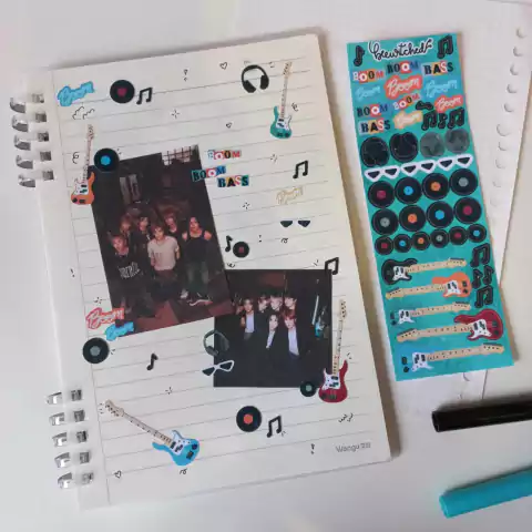 Cartela de adesivos Boom Boom Bass