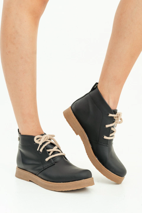 Botineta Mara Cuero Negro