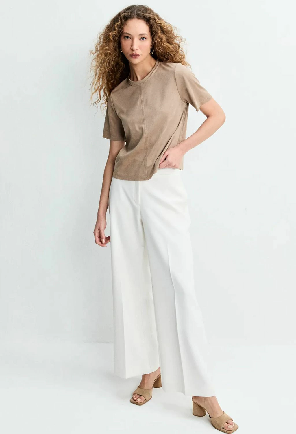 T-SHIRT SUEDE DECOTE CARECA SHOULDER