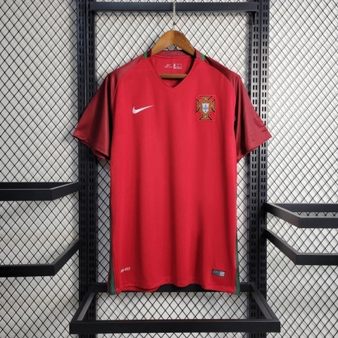 camisa-selecao-portugal-portuguesa-i-home-euro-eurocopa-2016-vermelha-red-masculina-man-modelo-torcedor-fan-pepe-joao-mario-eder-guerreiro-moutinho-andre-gomes-nani-cedric-quaresma-cristiano-ronaldo-c10-igimports