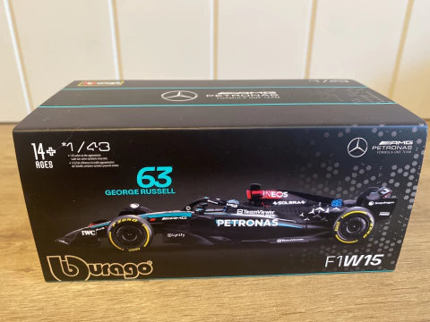 Mercedes W15 2024 - George Russell com piloto - comprar online