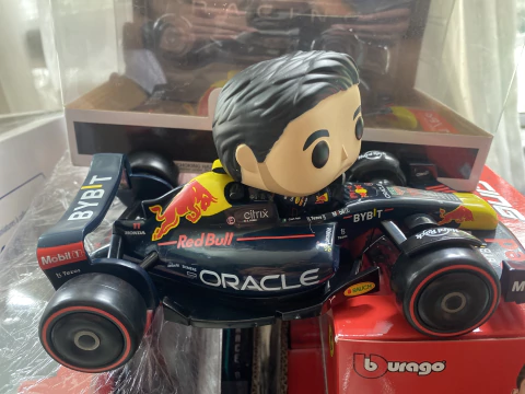 Funko Pop - Sergio Perez pilotando Red Bull - comprar online