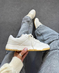 TÊNIS CASUAL CLÁSSICO UNISSEX BEGE - comprar online