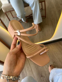 SALTO BAIXO BÁSICO NUDE na internet