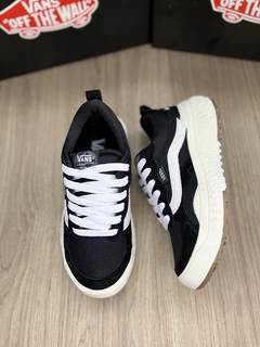 TÊNIS PRETO COM BRANCO - comprar online