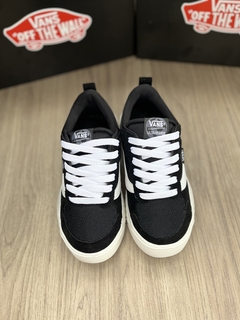 TÊNIS PRETO COM BRANCO - Use Zeline