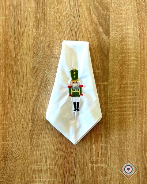 Servilleta de Tela Bordada color blanco Cascanueces verde