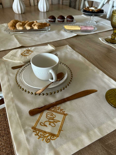 Kit de Mesa Puesta bordado monograma