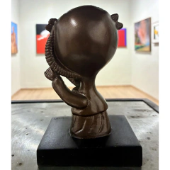 Inos Corradin escultura "Menina com Pássaro" - loja online