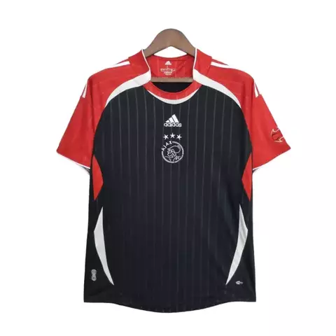 camisa ajax-i-treino-22-23-torcedor-torcedora-Fan-masculino-adidas-preta e vermelha-europa-holanda-eredivise-copa da holanda-champions league