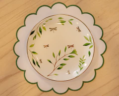 Prato Raso em Porcelana Pintado à Mão Libélula