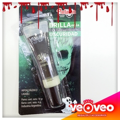 Pomo brilla en la oscuridad