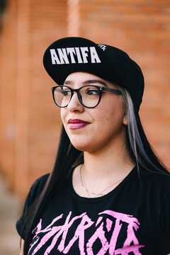 BONÉ ANTIFA na internet