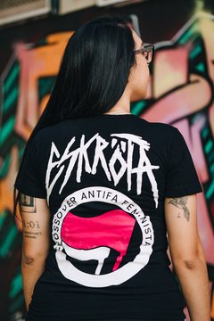 CAMISETA CROSSOVER ANTIFA FEMINISTA na internet