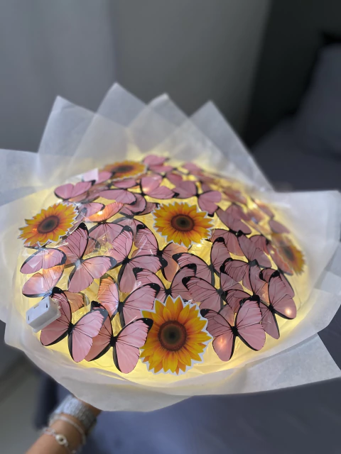 BUQUÊ 60 BORBOLETAS + 6 GIRASSÓIS