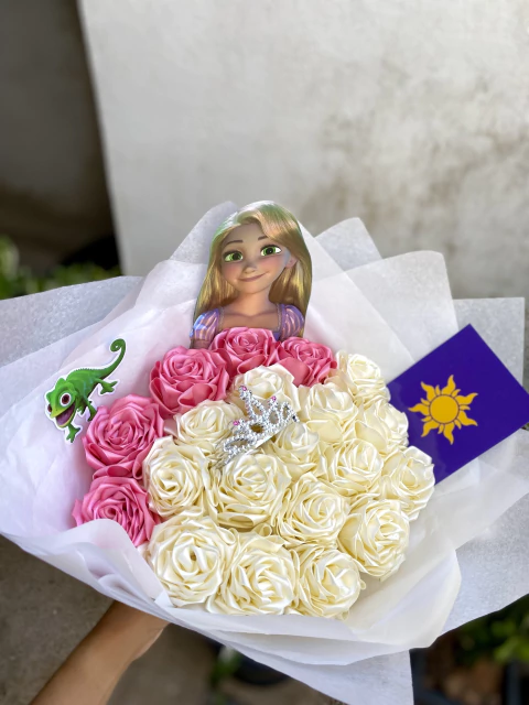 BUQUÊ 20 ROSAS ENROLADOS