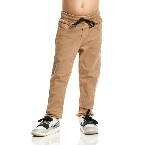 CALÇA SARJA INFANTIL MASCULINA ESSENCIAL COLORS - BANANA DANGER