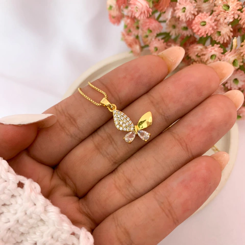 Colar Borboleta cristal (banhada a ouro)