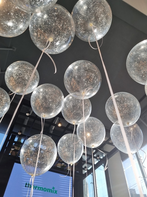 GLOBOS CRISTAL 12 PULGADAS CON CONFETTI Y HELIO (1 UND)