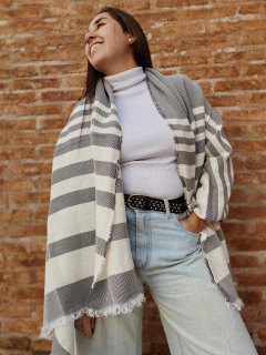Ruana gris rayada