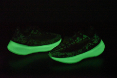 Adidas Yeezy Boost 380 'Calcite Glow' na internet