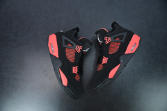 Nike Air Jordan 4 "Red Thunder" na internet