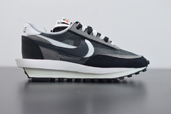 Nike x Sacai LD Waffle Black and White na internet