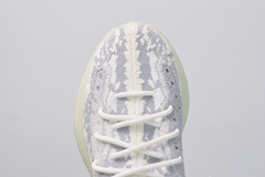 Imagem do Adidas Yeezy Boost 380 'Alien'