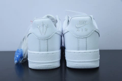 Nike Air Force 1 X Nocta "Certified Lover Boy" na internet