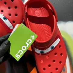 Crocs x Mcqueen na internet