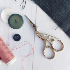 Tijera Garza 9cm. para Bordar y Manualidades en internet