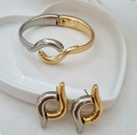 Conjunto de Brincos e Anel Dourado com Verniz Italiano CJ131