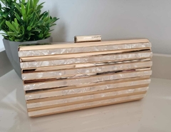 Clutch em Acrílico com detalhes em Dourado Ct058