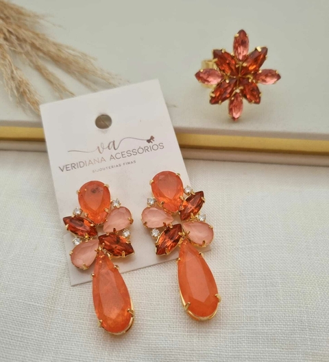 Conjunto de Brincos e Anel em Banho Dourado e Pedrarias Laranja Cj 516