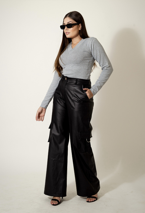 Blusa em tricô gola em V - comprar online