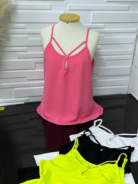 Blusa alça fina regulavel e detalhe no busto