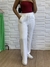 Calça pantalona com detalhes