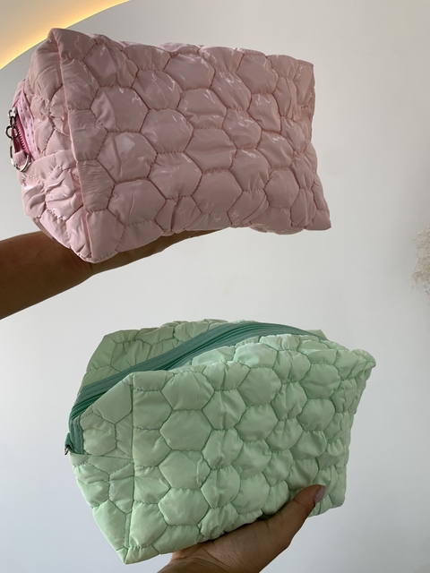 Necessaire que vira bolsa texturizada espaçosa - comprar online