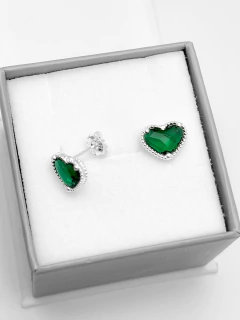 Brinco prata leve coração verde cristal escuro 1cm. - comprar online