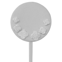 Brinco trio trevos cravejados prata leve. - comprar online