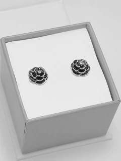 Brinco flor rosa envelhecida fixo 10mm semijoia prataleve. - comprar online