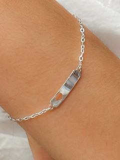 Pulseira infantil com plaquinha coração para gravar.